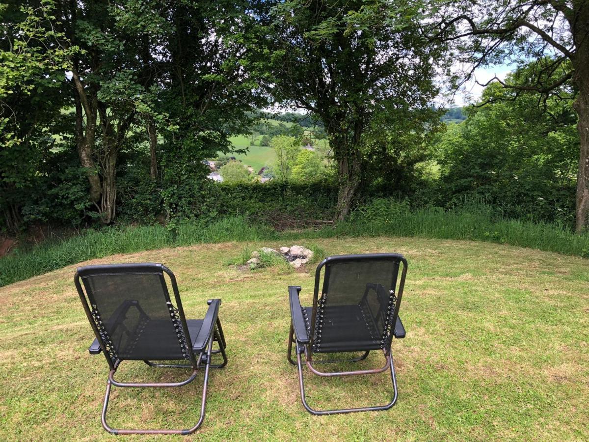 The Shepherds Hut At The Shippen, Tiphayes Honiton Exterior photo